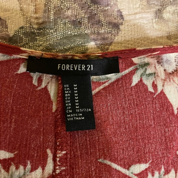 Long sleeves with elastic, can pull up elbow.
Sunflower short outfits - Picture 2 of 2